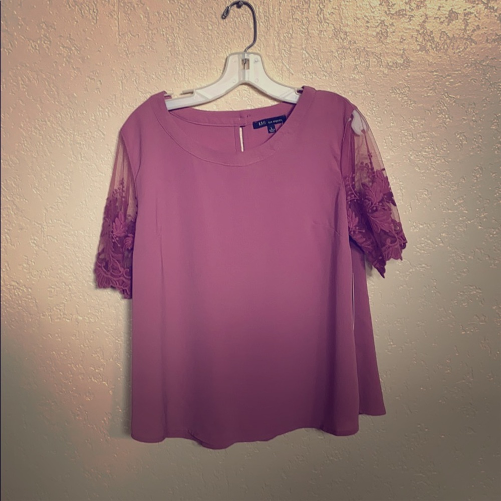 Kaii Blouse with Lace Sleeves